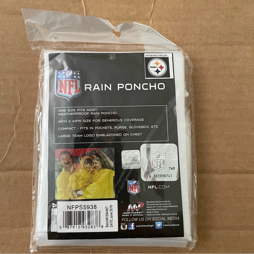 NWT NFL Pittsburgh Steelers Football Lightweight Rain/Snow Poncho - Picture 2 of 5